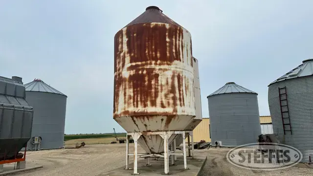 Cone bottom grain bin