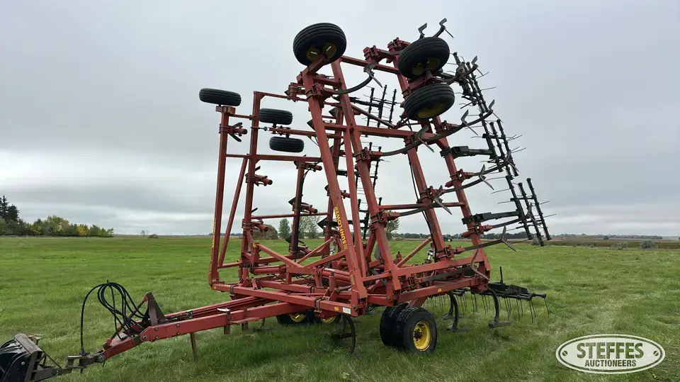 Sunflower 2431-41 Chisel Plow