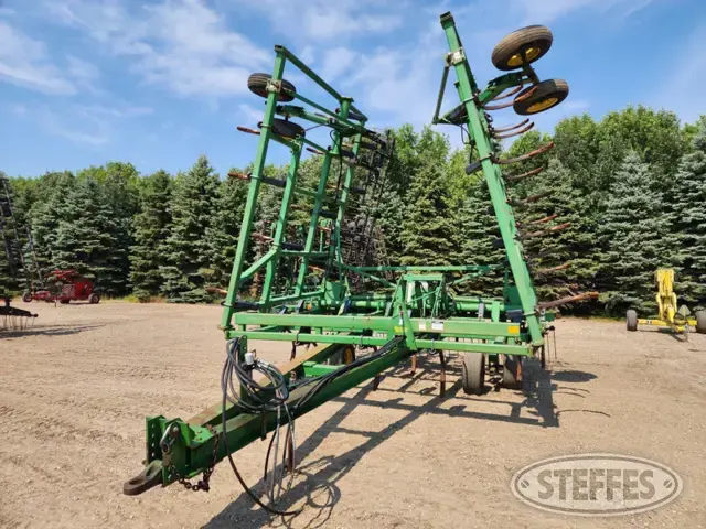 John Deere 680