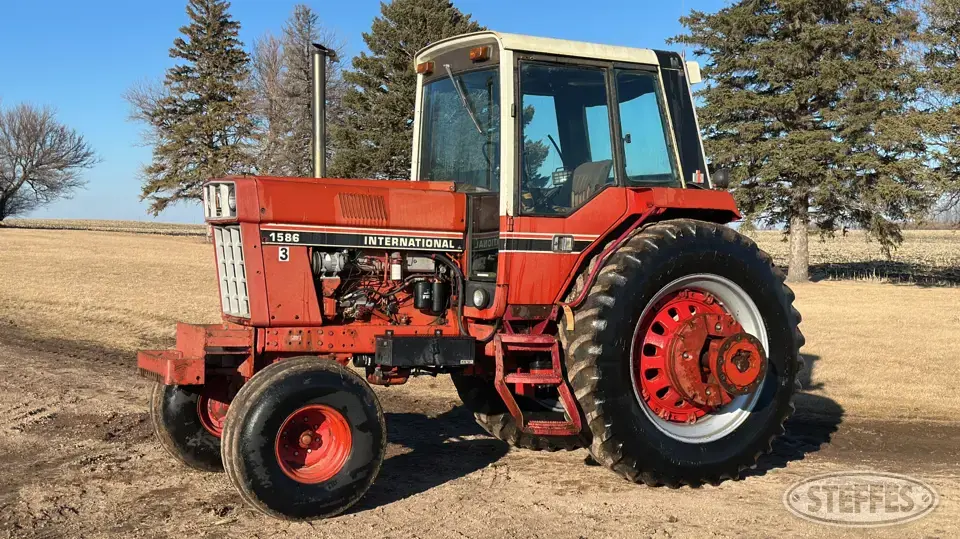 1980 International 1586 2WD Tractor