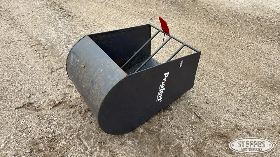 Priefert hay & grain hopper Bale Handling