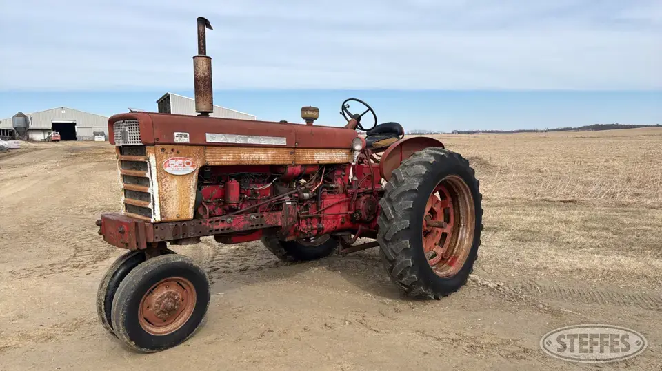 1963 Farmall 560 2WD Tractor