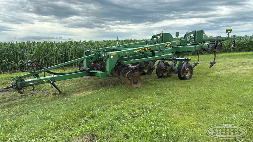 John Deere 2700 Ripper