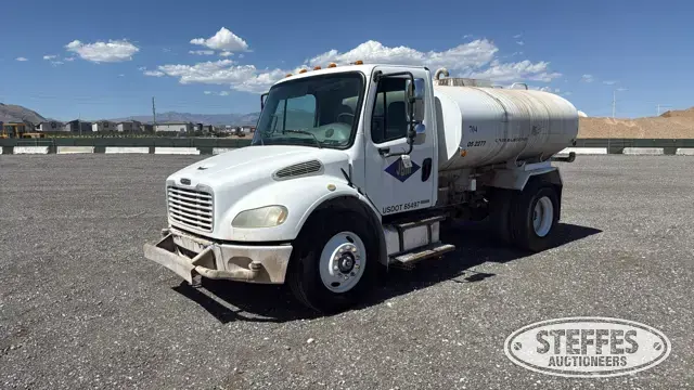 2005 Freightliner M2 106 2,000 gal.