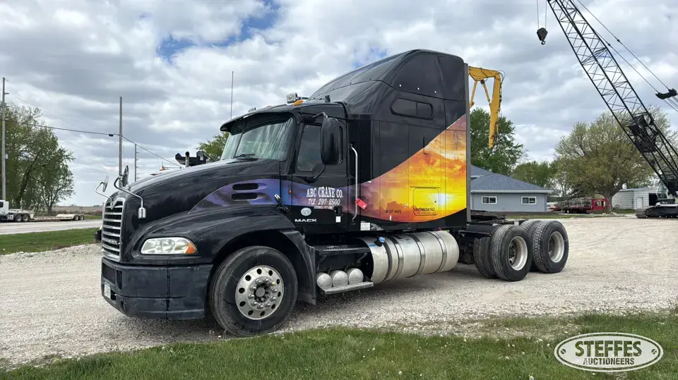 2013 Mack Pinnacle CXU613 Conventional Truck with Sleeper