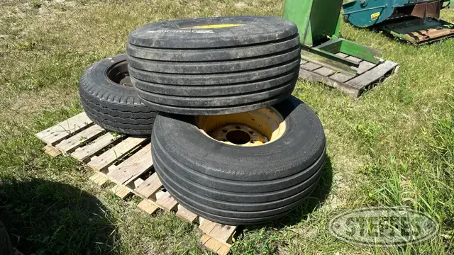 (2) 31x13.50-15 tires