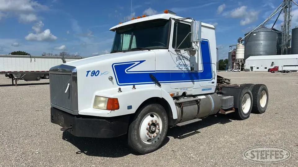 1990 WhiteGMC Conventional Truck with Sleeper