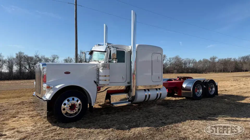 2016 Peterbilt 389 EXHD Conventional Truck with Sleeper