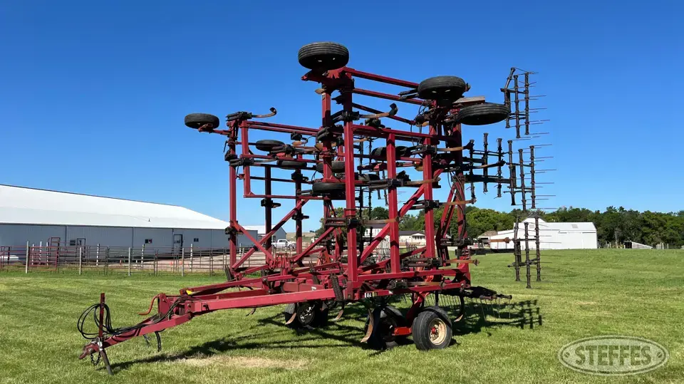 Case IH 5600 Chisel Plow