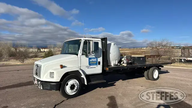 2004 Freightliner FL60