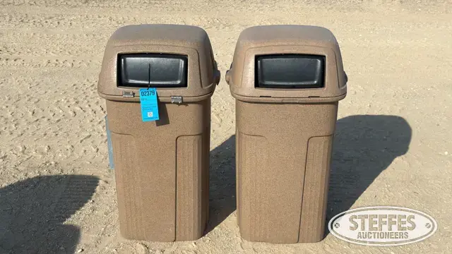 (2) Toter poly garbage cans