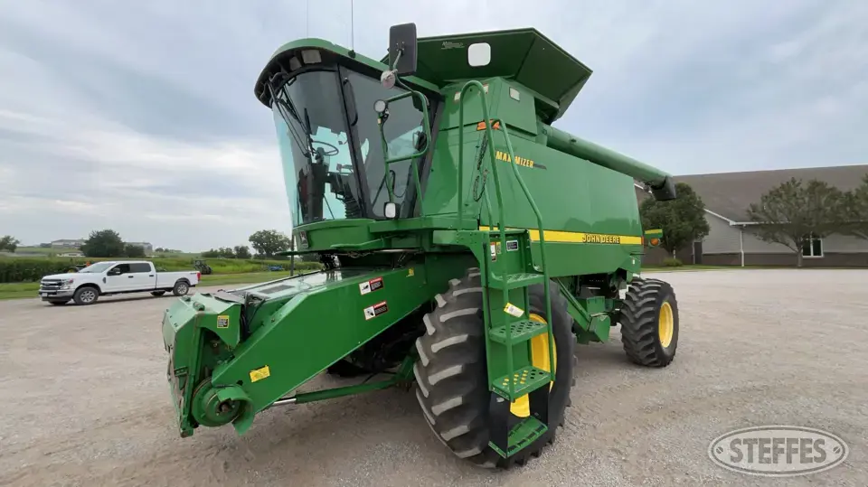 1999 John Deere 9510 Combine