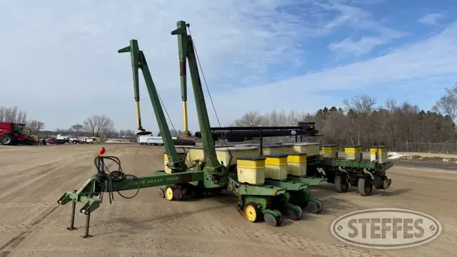 John Deere 7000
