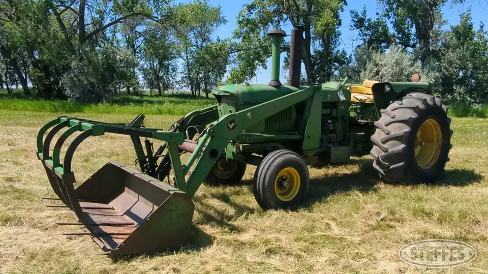 1972 John Deere 4320 2WD Tractor