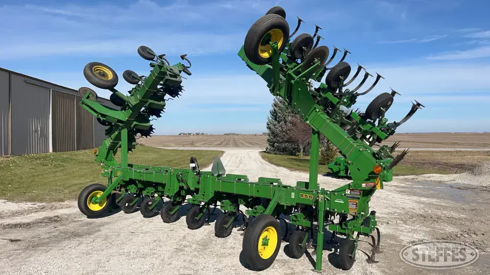 1997 John Deere 856 Row Crop Cultivator