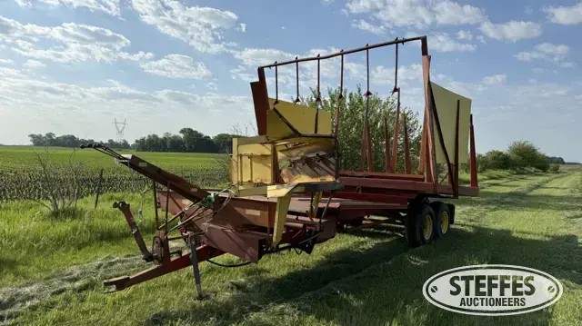 New Holland 1044