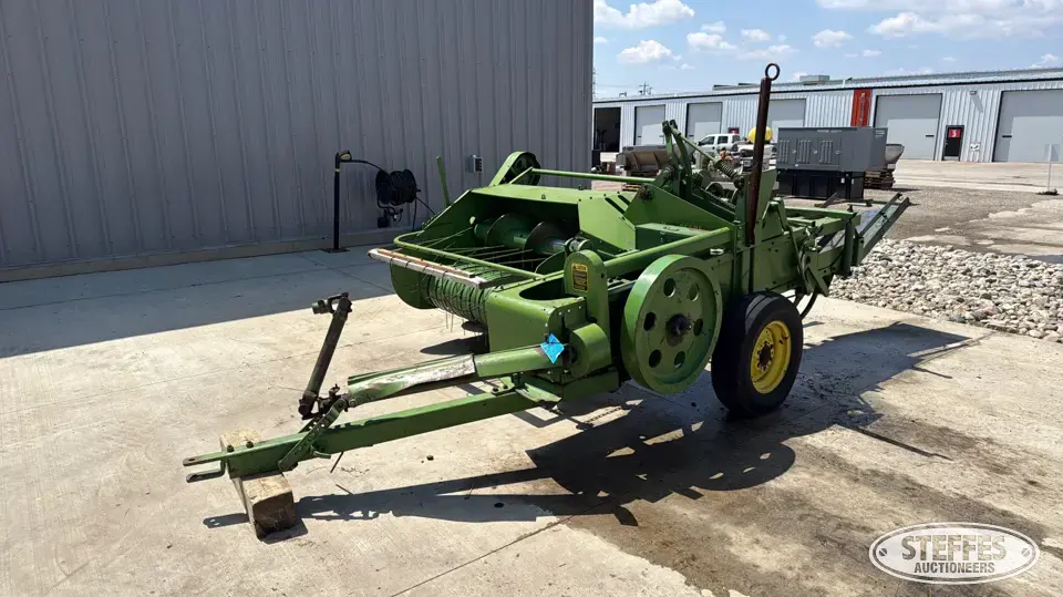 John Deere 14T Square Baler