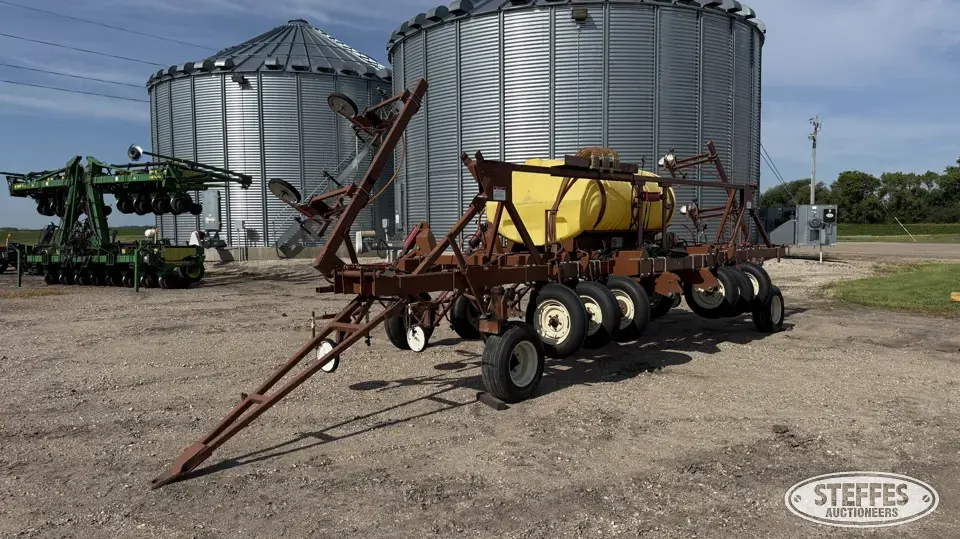 1991 H&S 48R-22 Pull-Type Sprayer