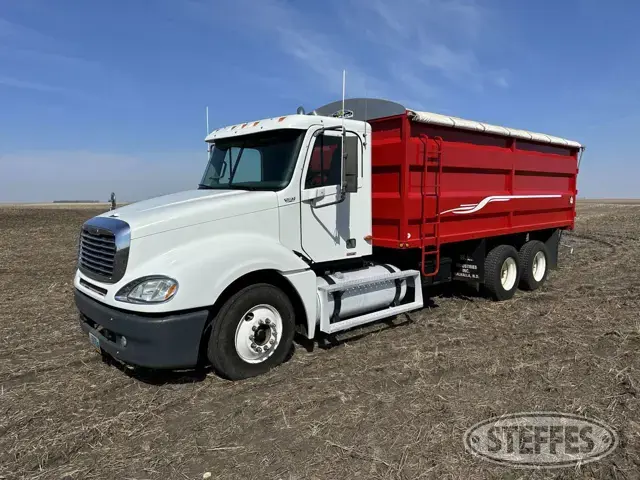 2002 Freightliner Columbia 120
