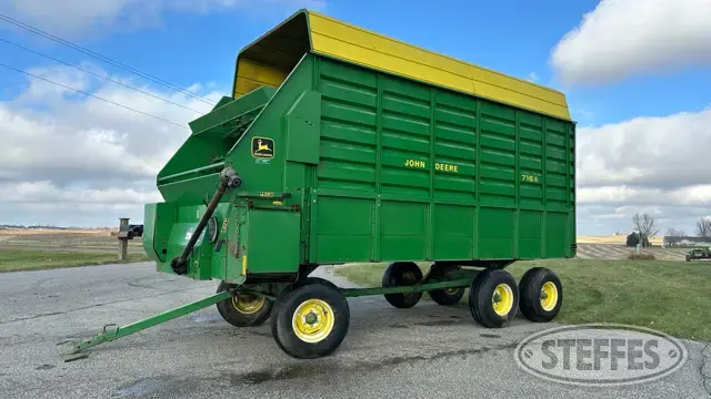 John Deere 716A