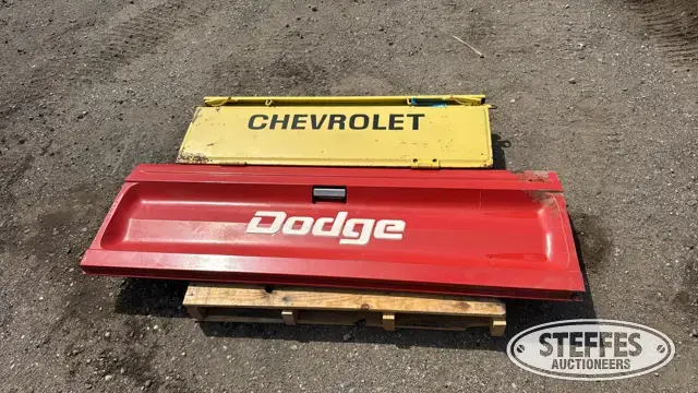 (2) Pickup endgates