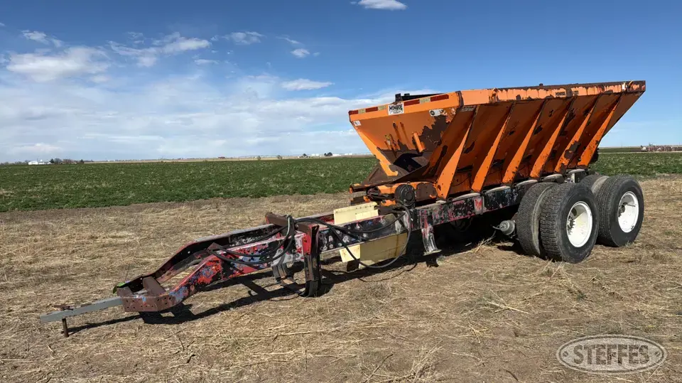 Shop-built tandem axle V-bottom trailer Live Bottom Trailer