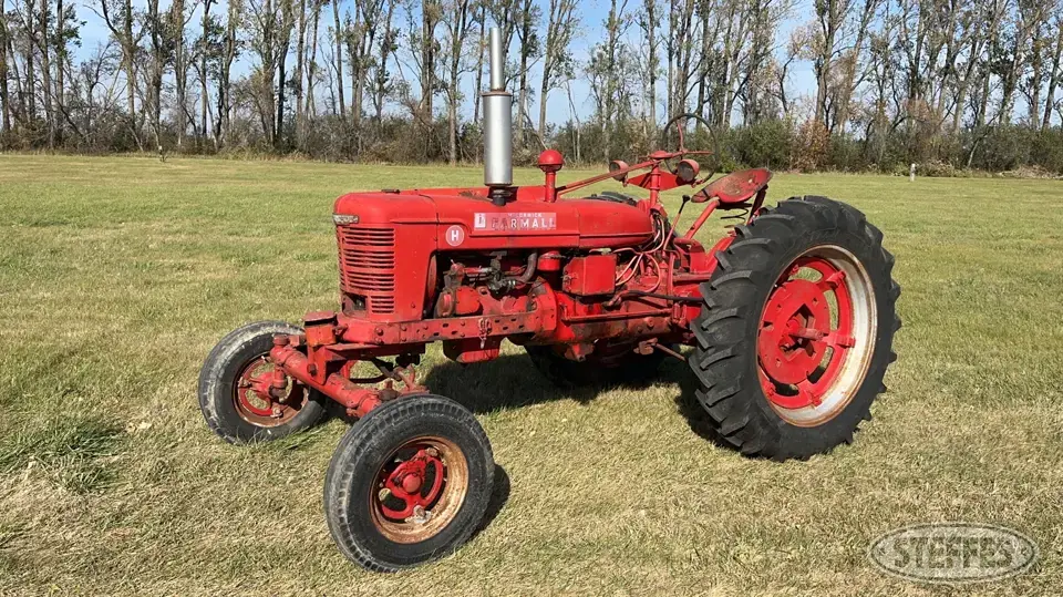 1943 Farmall H Collectible Show Tractors-Stationary Engine