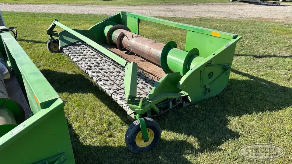 John  Deere 212 Pickup Head
