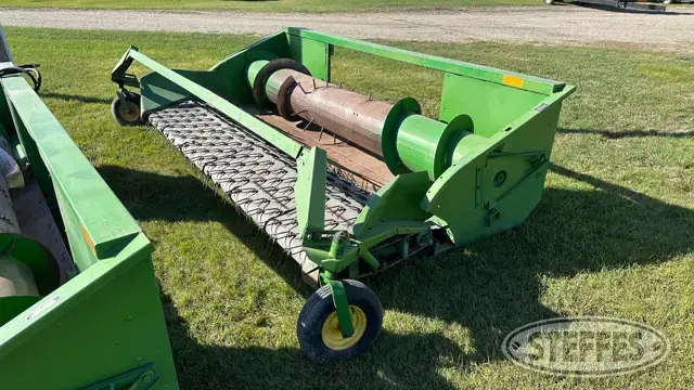 John  Deere 212