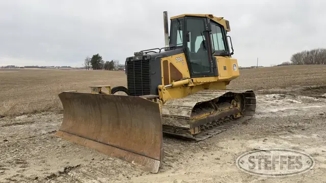 2005 Deere 700J LGP