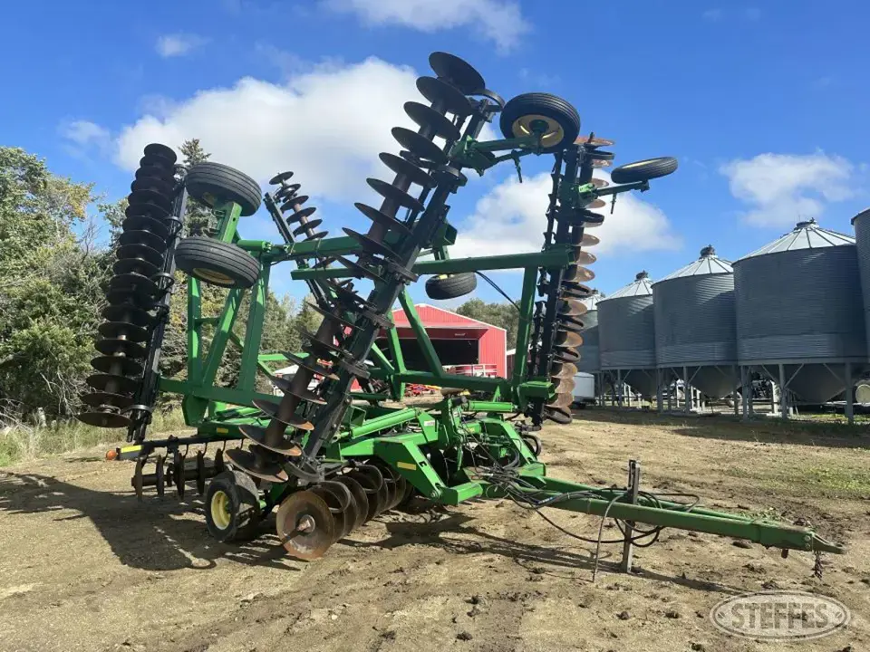 John Deere 637 Disc