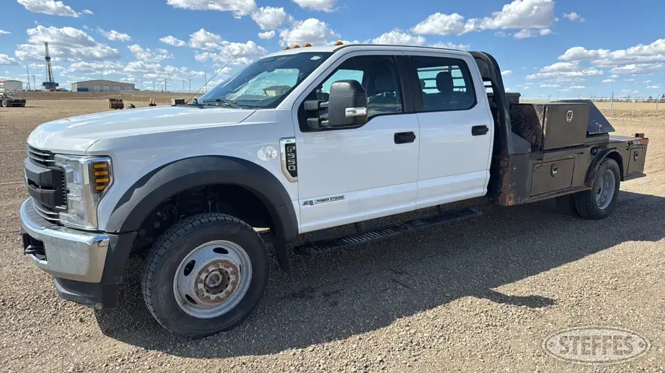 2019 Ford F-550 Super Duty XL Flatbed Truck