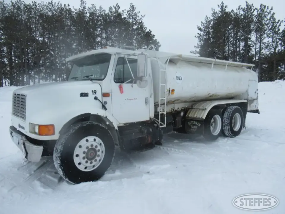 1995 IH 4900 Fuel-Lube Truck