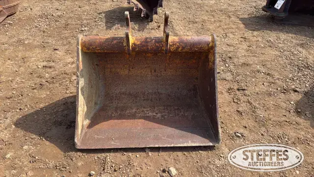 Loader backhoe bucket
