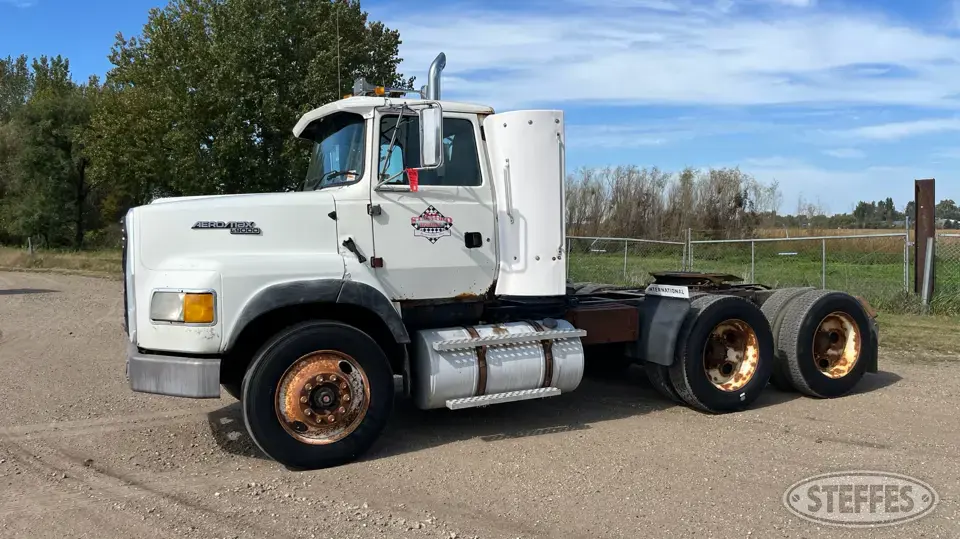 1995 Ford AeroMax L9000 Conventional Truck without Sleeper
