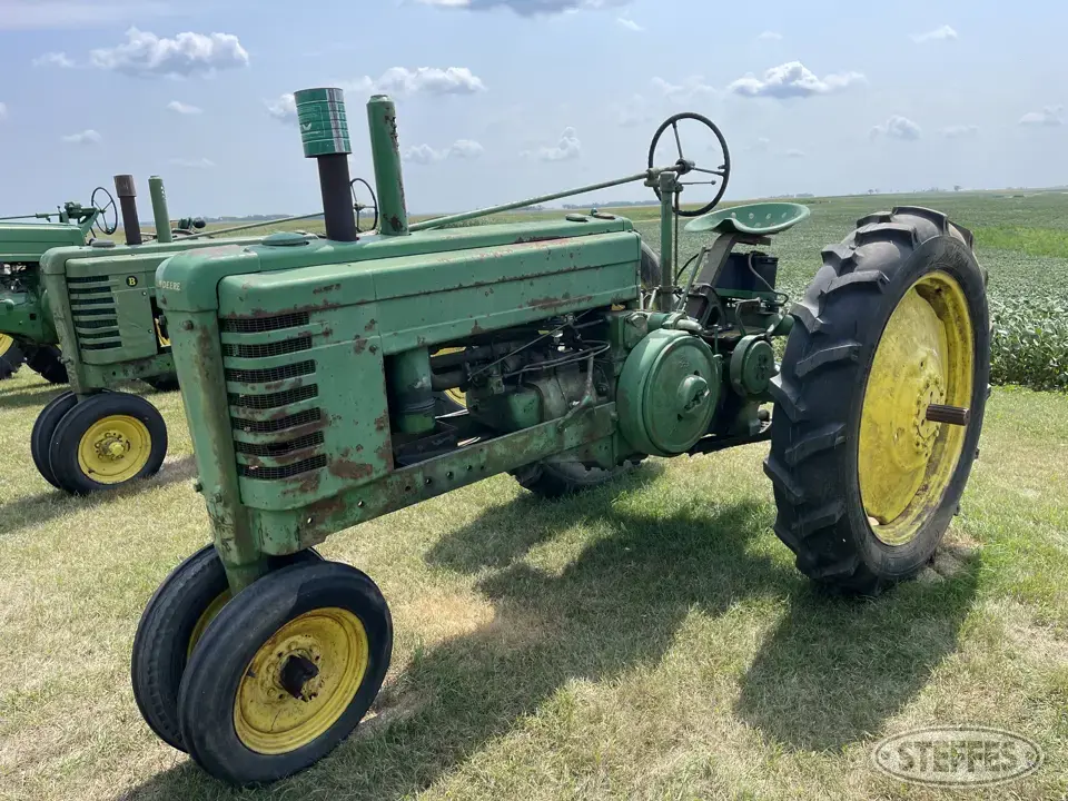 1945 John Deere B Collectible Show Tractors-Stationary Engine