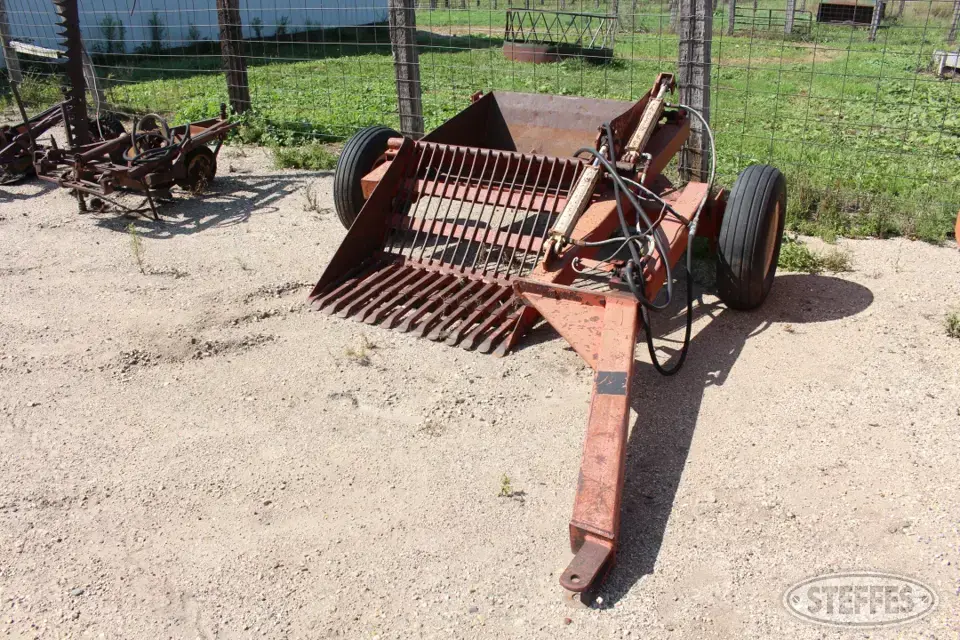 Melroe 600 Rock Picker