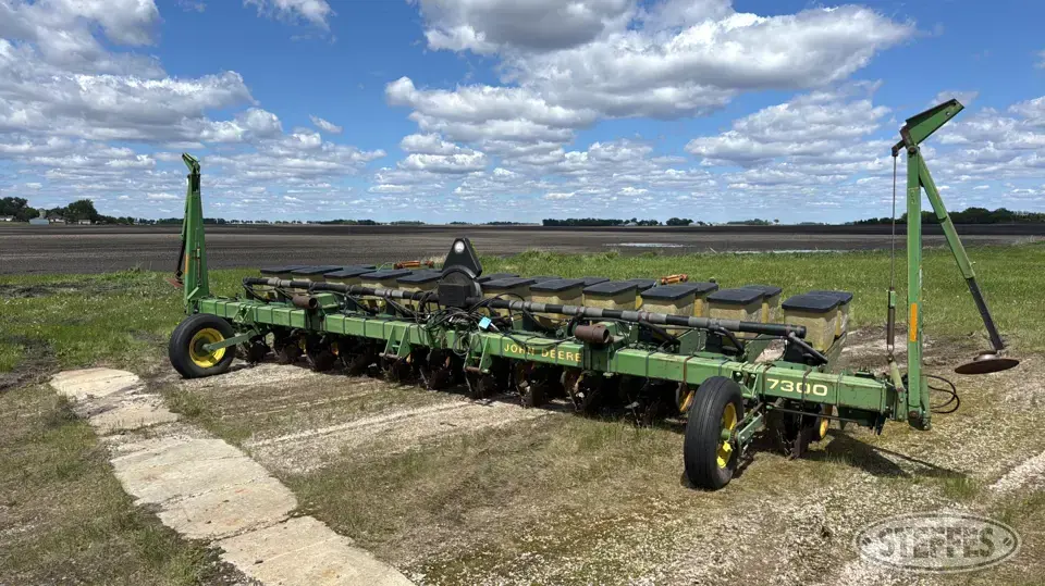John Deere 7300 12 or More Row Planter