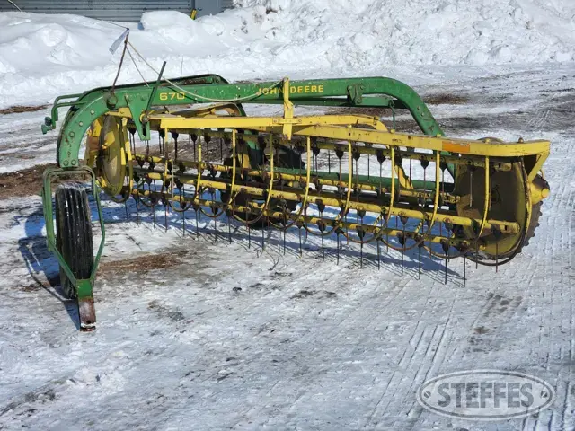 John Deere 670