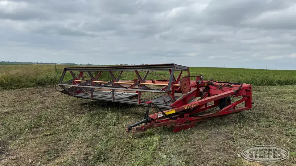 1976 Versatile 10 Pull-Type Swather
