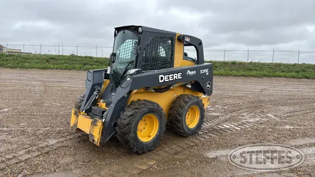 2013 Deere 326E