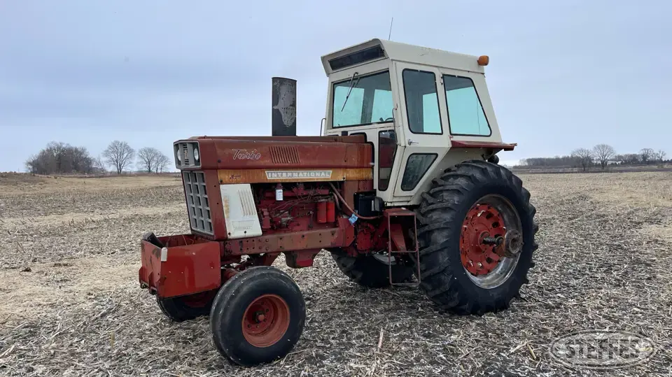 1971 International 1066 2WD Tractor