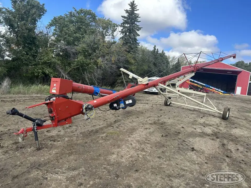 Farm King 1070 Swing Hopper Auger