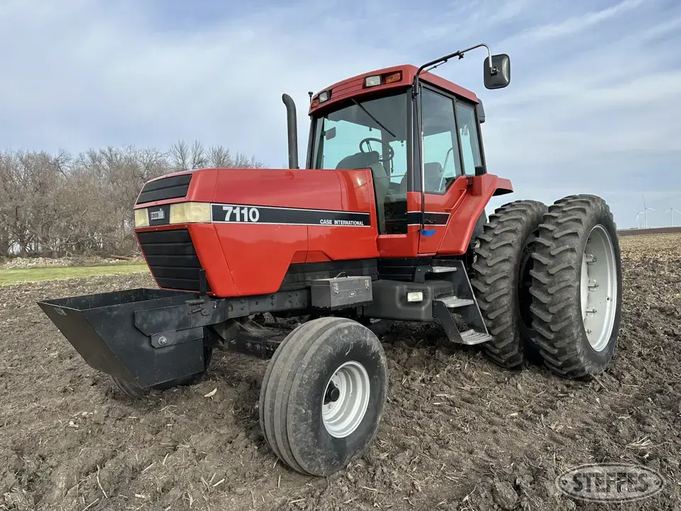 1989 Case IH 7110 2WD Tractor