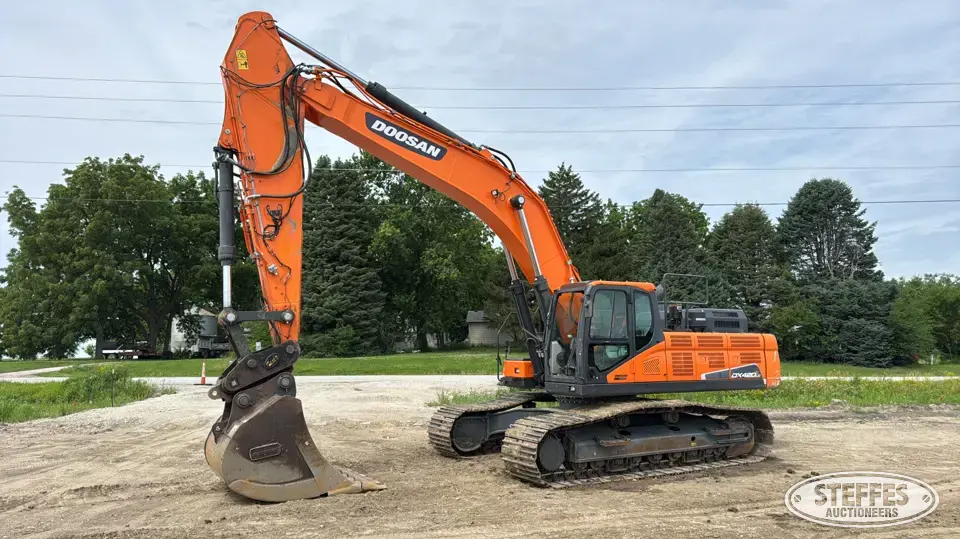 2022 Doosan DX420LC-5 Excavator
