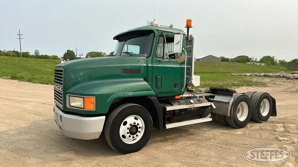 2000 Mack CH613 Conventional Truck without Sleeper