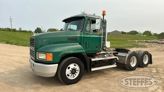2000 Mack CH613