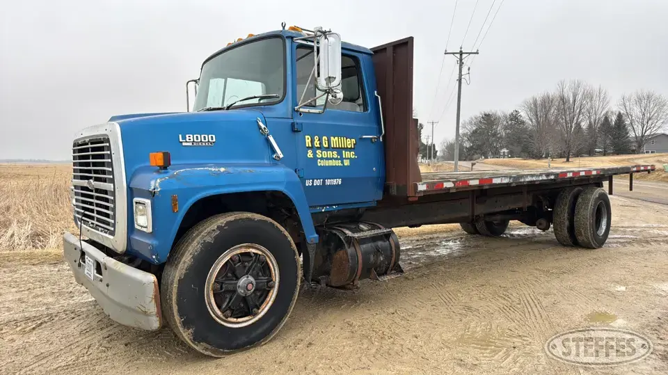 1989 Ford L8000 Flatbed Truck