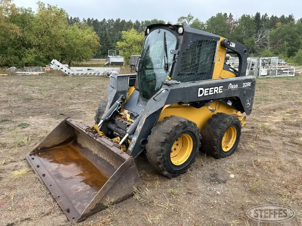 2015 John Deere 328E Wheeled Skid Steer