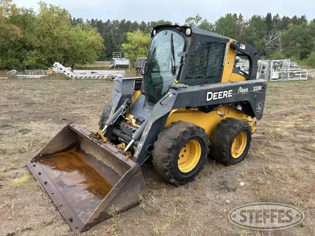 2015 John Deere 328E